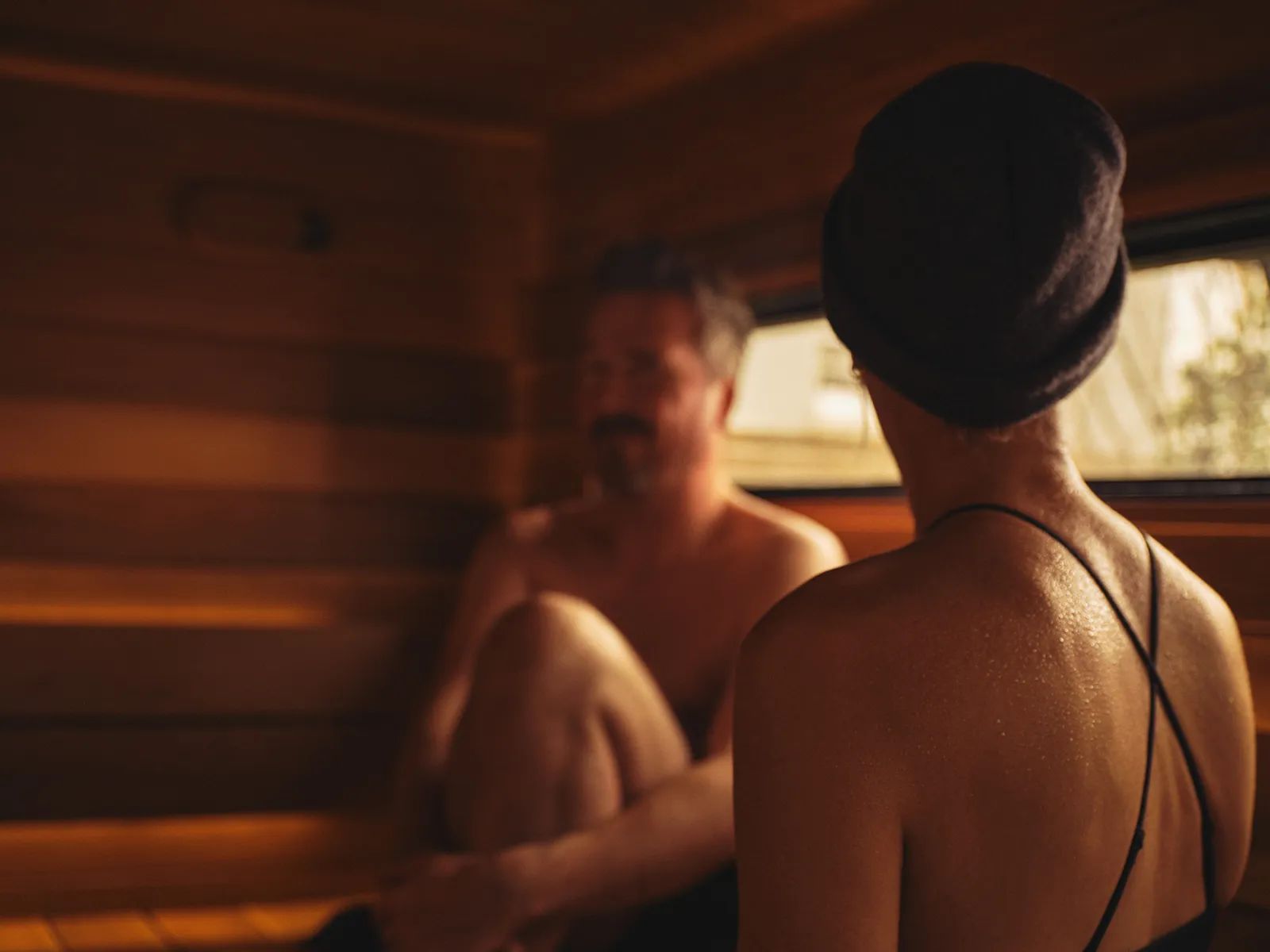 Couple relaxing in a Wildhut luxury outdoor Sauna
