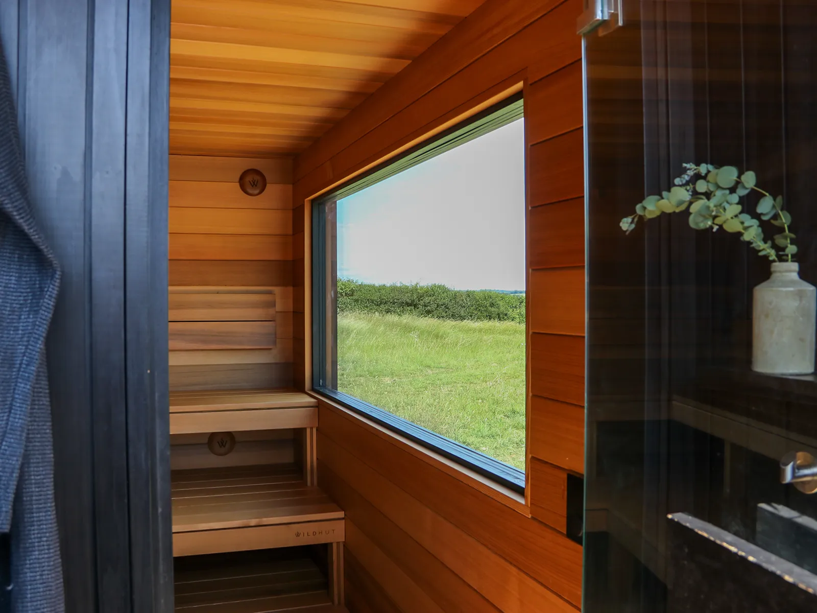 Relaxing in a Wildhut Sauna can reduce the health risk of Dementia